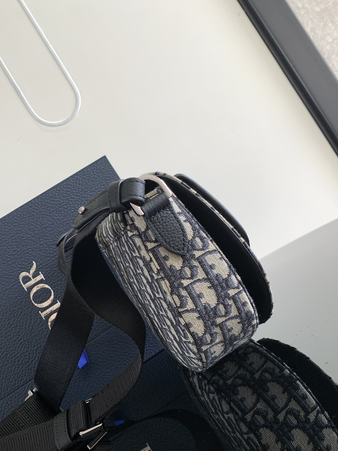 D*0r Saddle Messenger Bag 24 x 16.5 x 5.5 cm