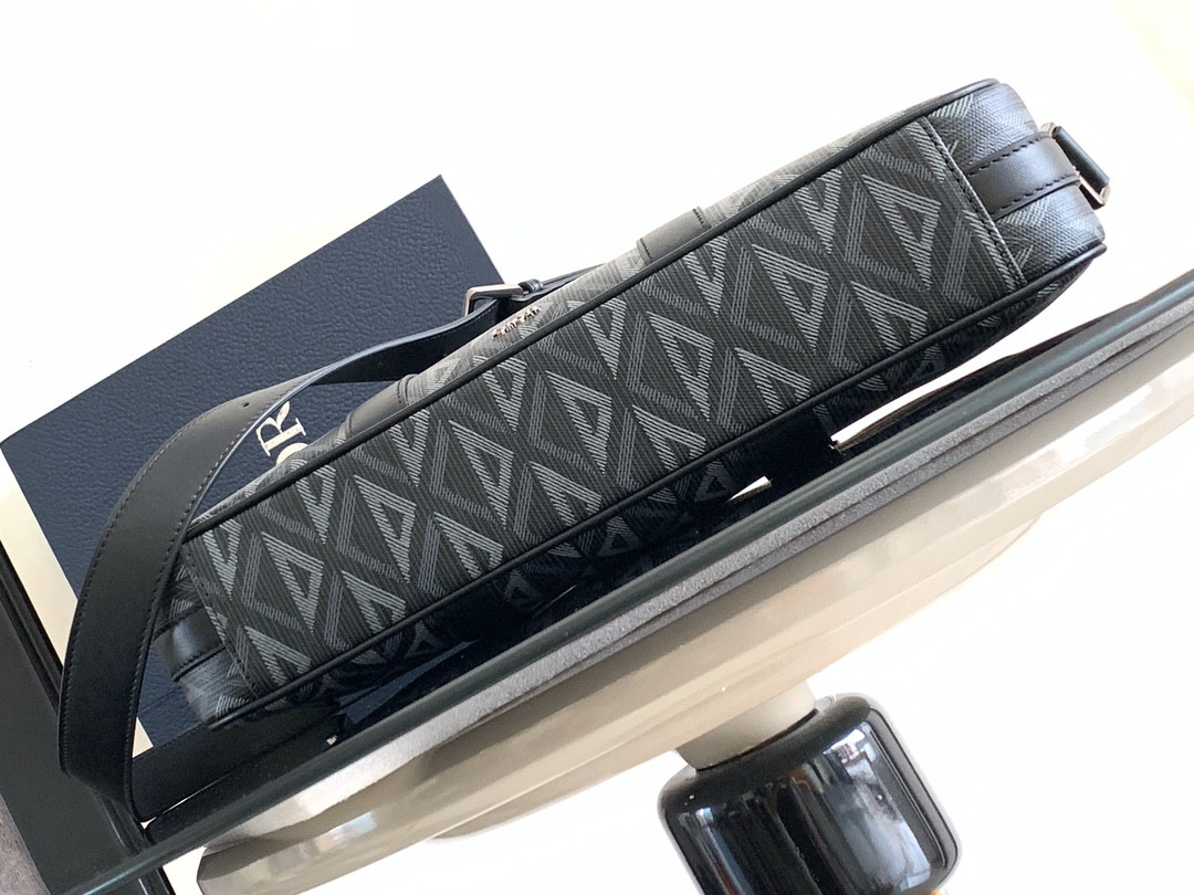 d*0r zipped briefcase black cd Di*m*nd canvas and black grained calfskin  37 x 28 x 6 cm