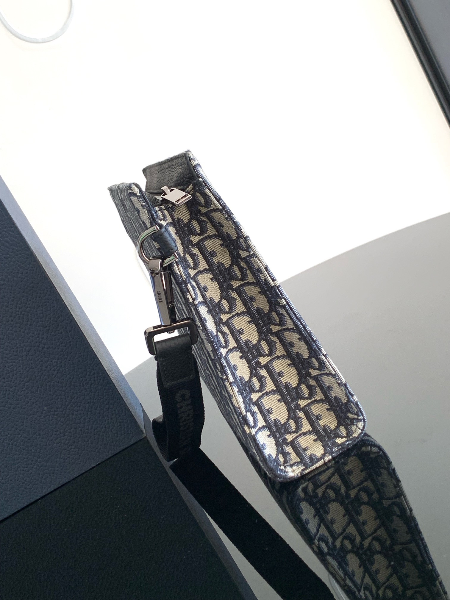 D*0r A5 Triangle Pouch 27 x 19.5 x 6 cm