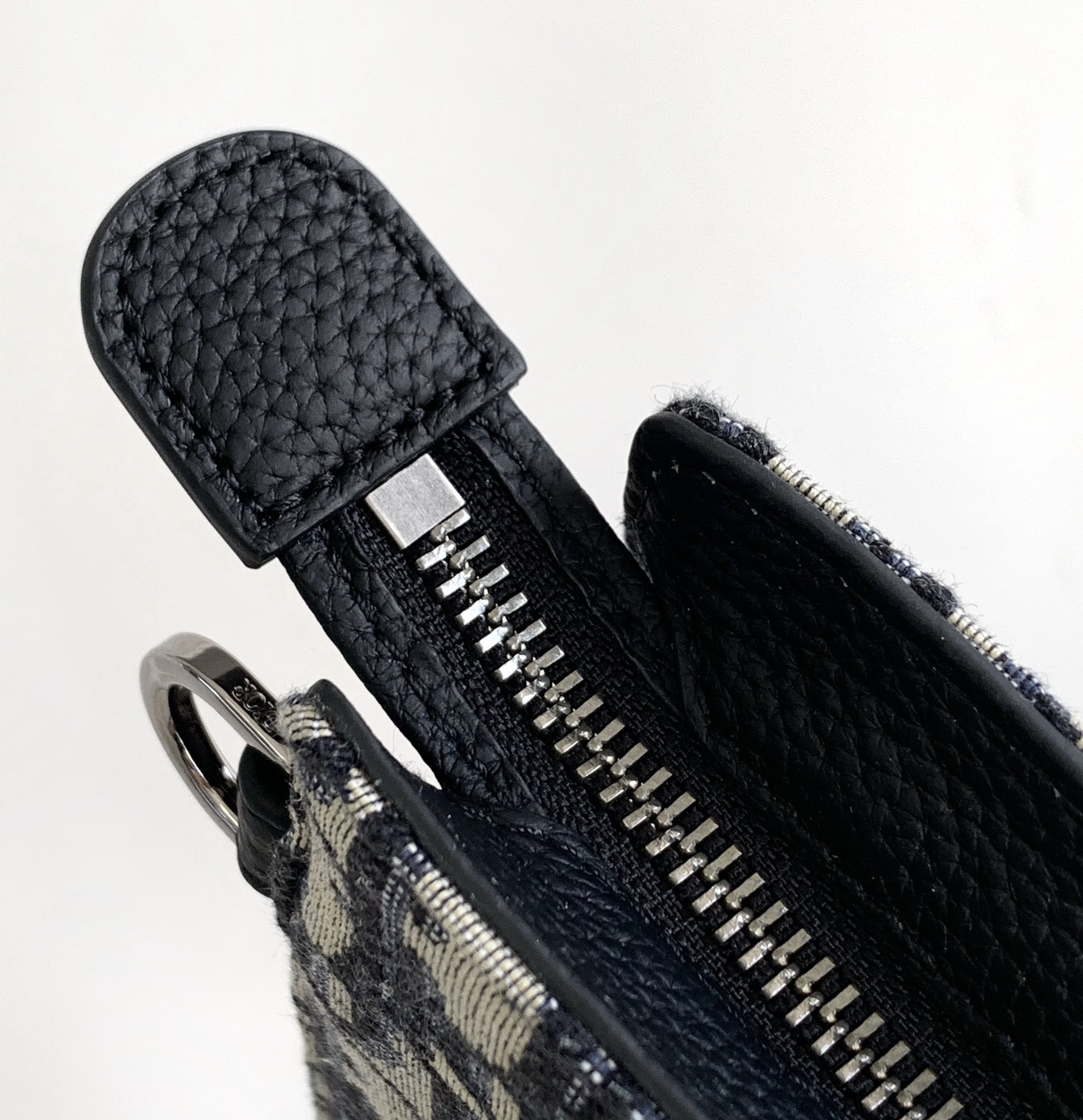 D*0r A5 Triangle Pouch 27 x 19.5 x 6 cm