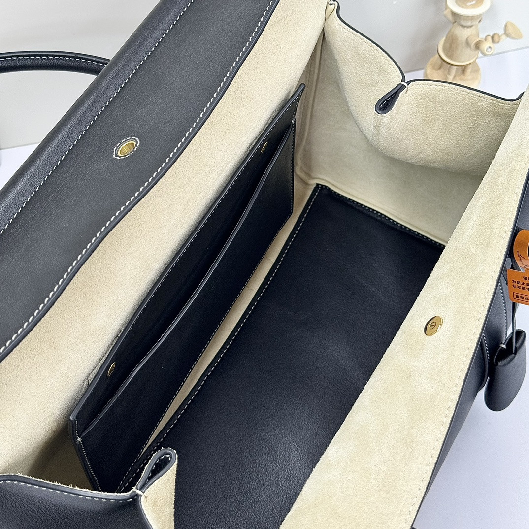 L**o p*ana Loom Bag L32 Black Smooth Calfskin 33 x 23 x 18 cm