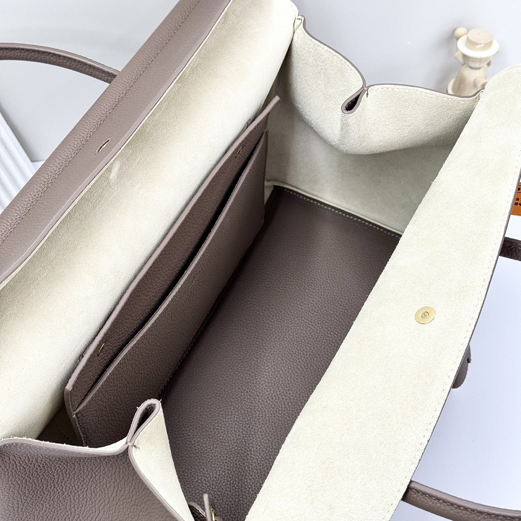 L**o p*ana Loom Bag L32 Grained Calfskin 33 x 23 x 18 cm