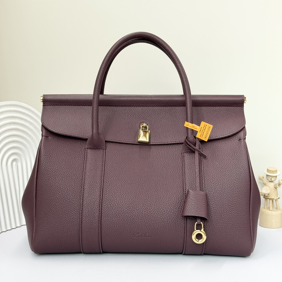 L**o p*ana Loom Bag L32 Grained Calfskin 33 x 23 x 18 cm