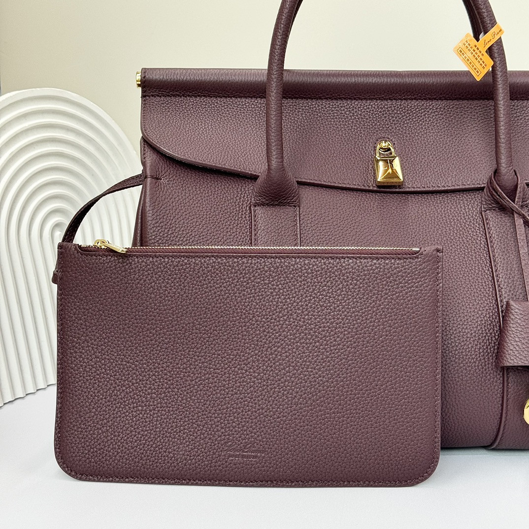 L**o p*ana Loom Bag L32 Grained Calfskin 33 x 23 x 18 cm