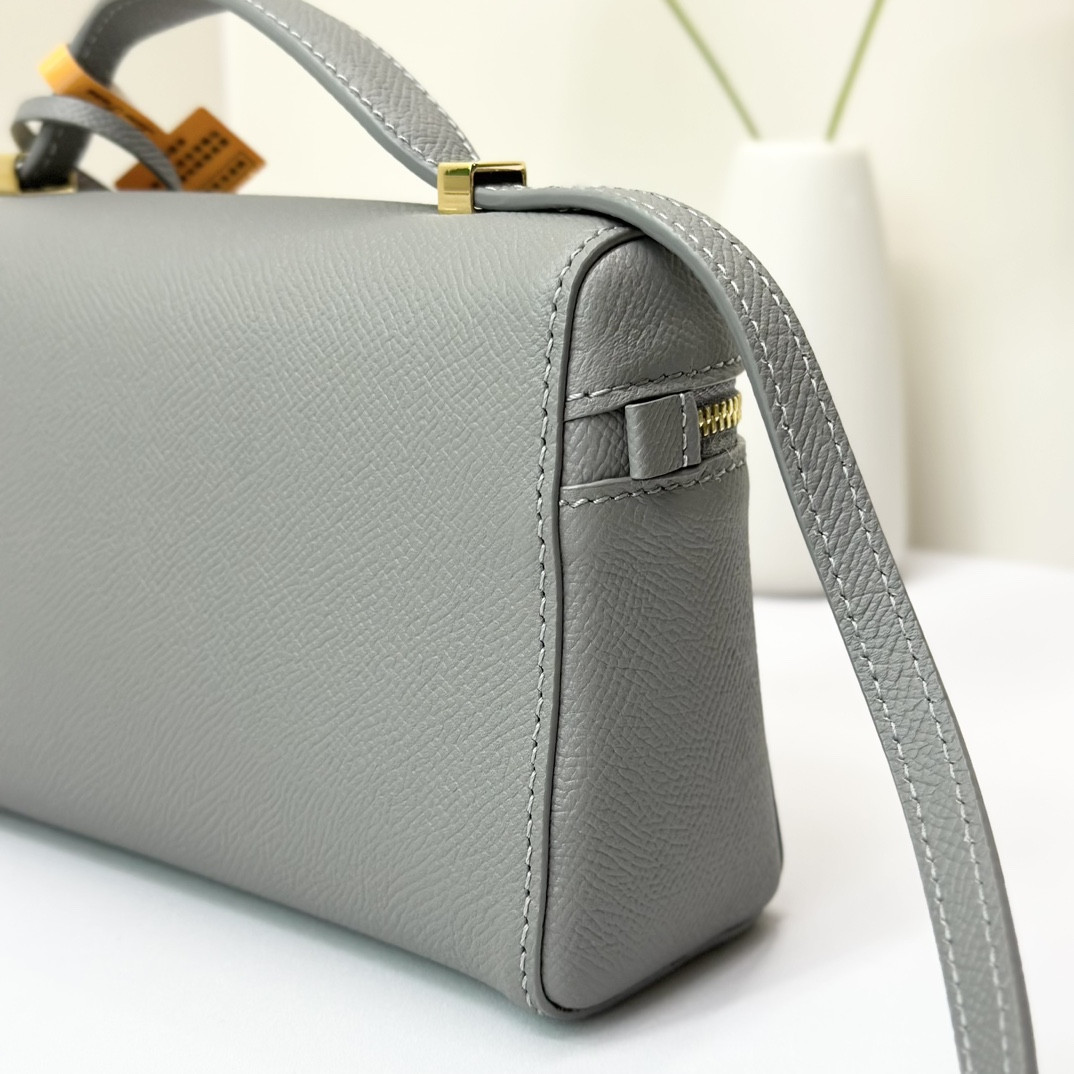 L**o p*ana Extra Pocket L19 Grained Calfskin 11 x 19 x 6.5 cm