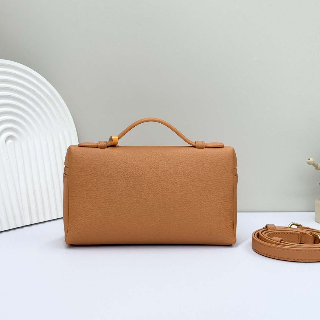 L**o p*ana Extra Pocket L19 Grained Calfskin 11 x 19 x 6.5 cm