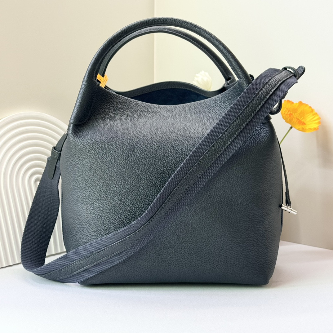 L**o p*ana Large Bale Bag Grained Calfskin 24 x 20 x 27 cm