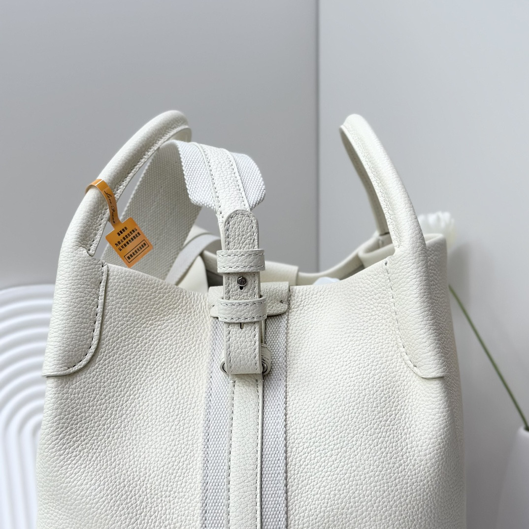 L**o p*ana Large Bale Bag Grained Calfskin 24 x 20 x 27 cm