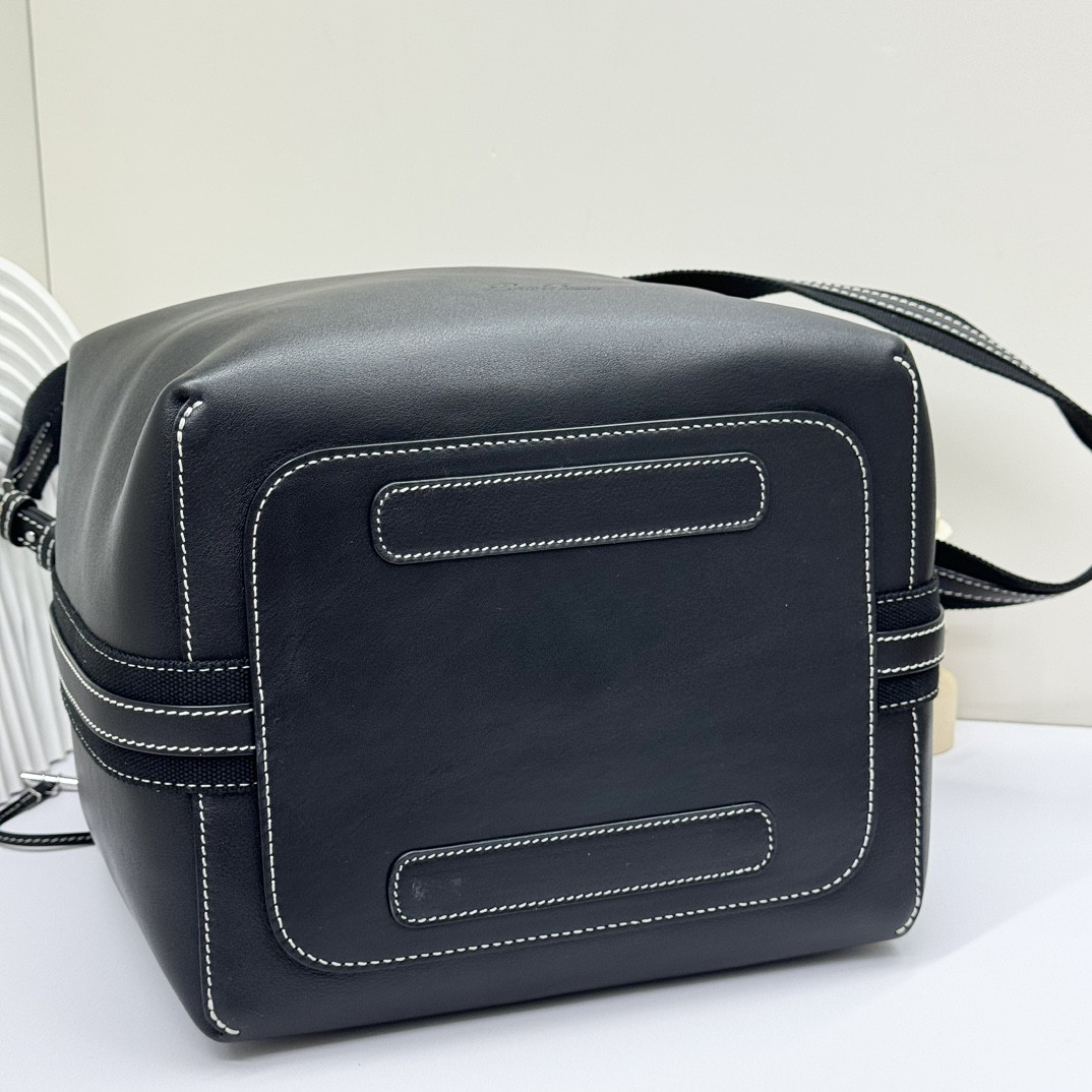 L**o p*ana Large Bale Bag Smooth Calfskin 24 x 20 x 27 cm