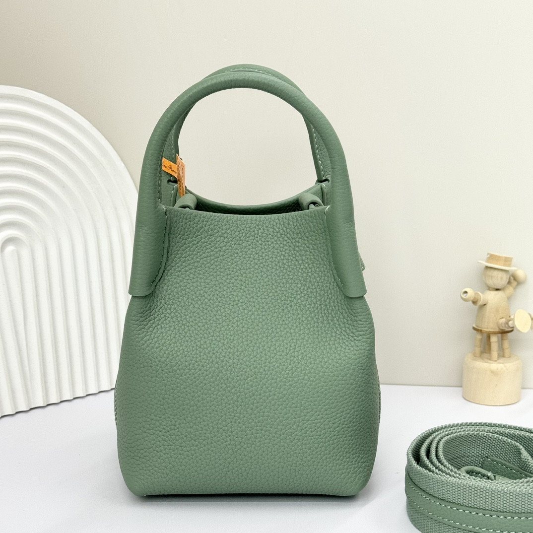 L**o p*ana Micro Bale Bag Grained Calfskin 23 x 16 x 14 cm