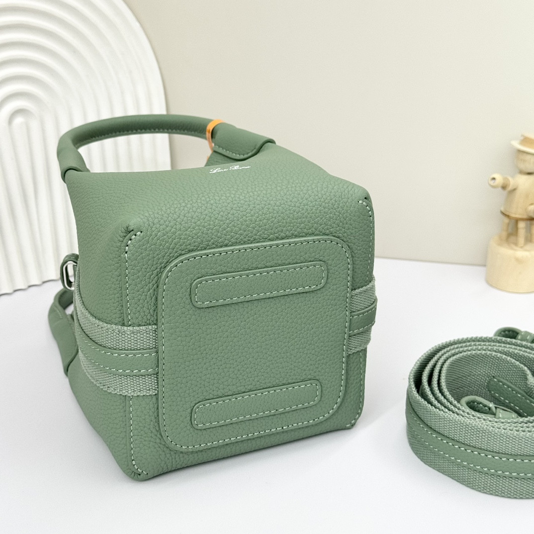 L**o p*ana Micro Bale Bag Grained Calfskin 23 x 16 x 14 cm