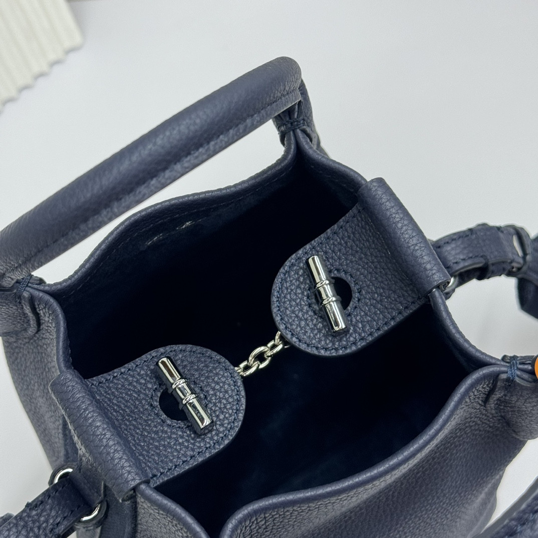 L**o p*ana Micro Bale bag Grained Calfskin 16x13x13cm