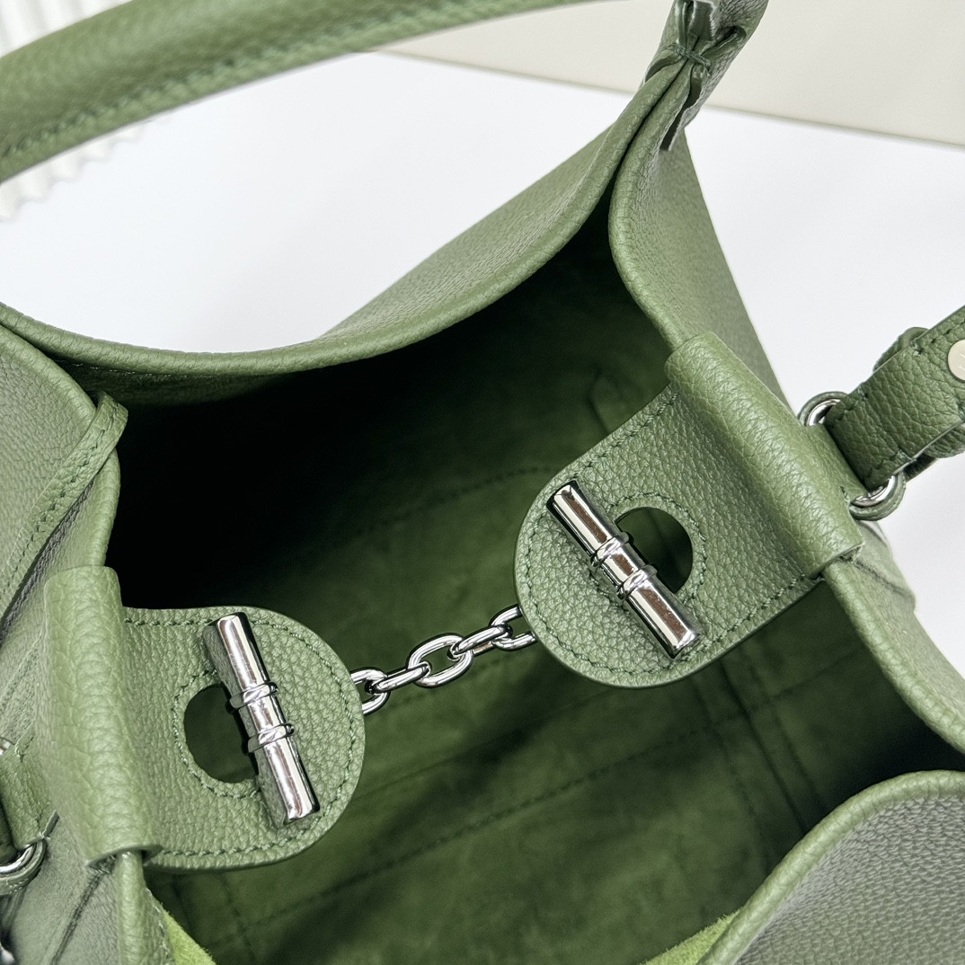 L**o p*ana Small Bale Bag Grained Calfskin 17 x 17 x 21 cm