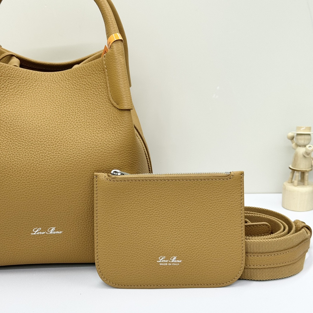 L**o p*ana Small Bale Bag Grained Calfskin 17 x 17 x 21 cm