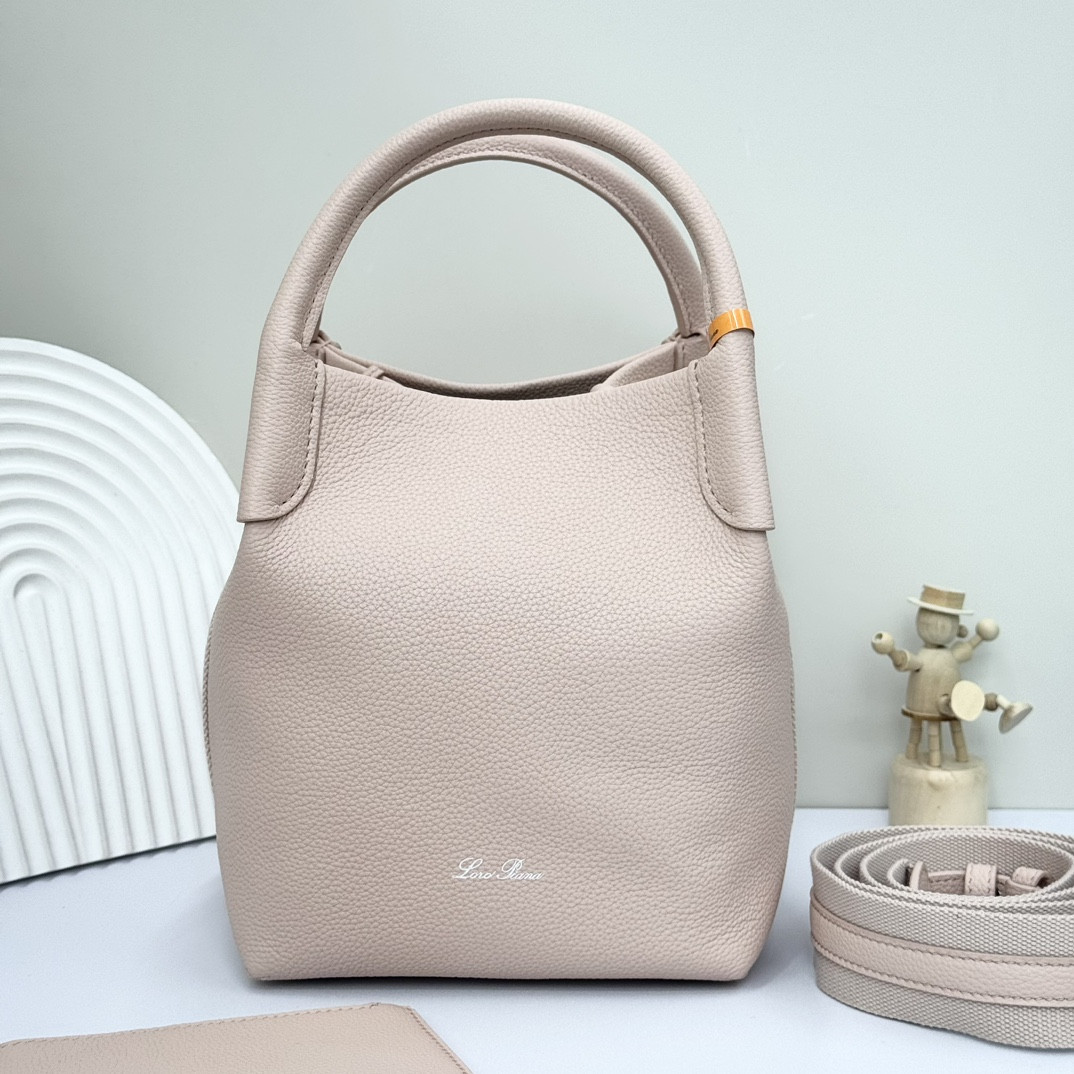 L**o p*ana Small Bale Bag Grained Calfskin 17 x 17 x 21 cm