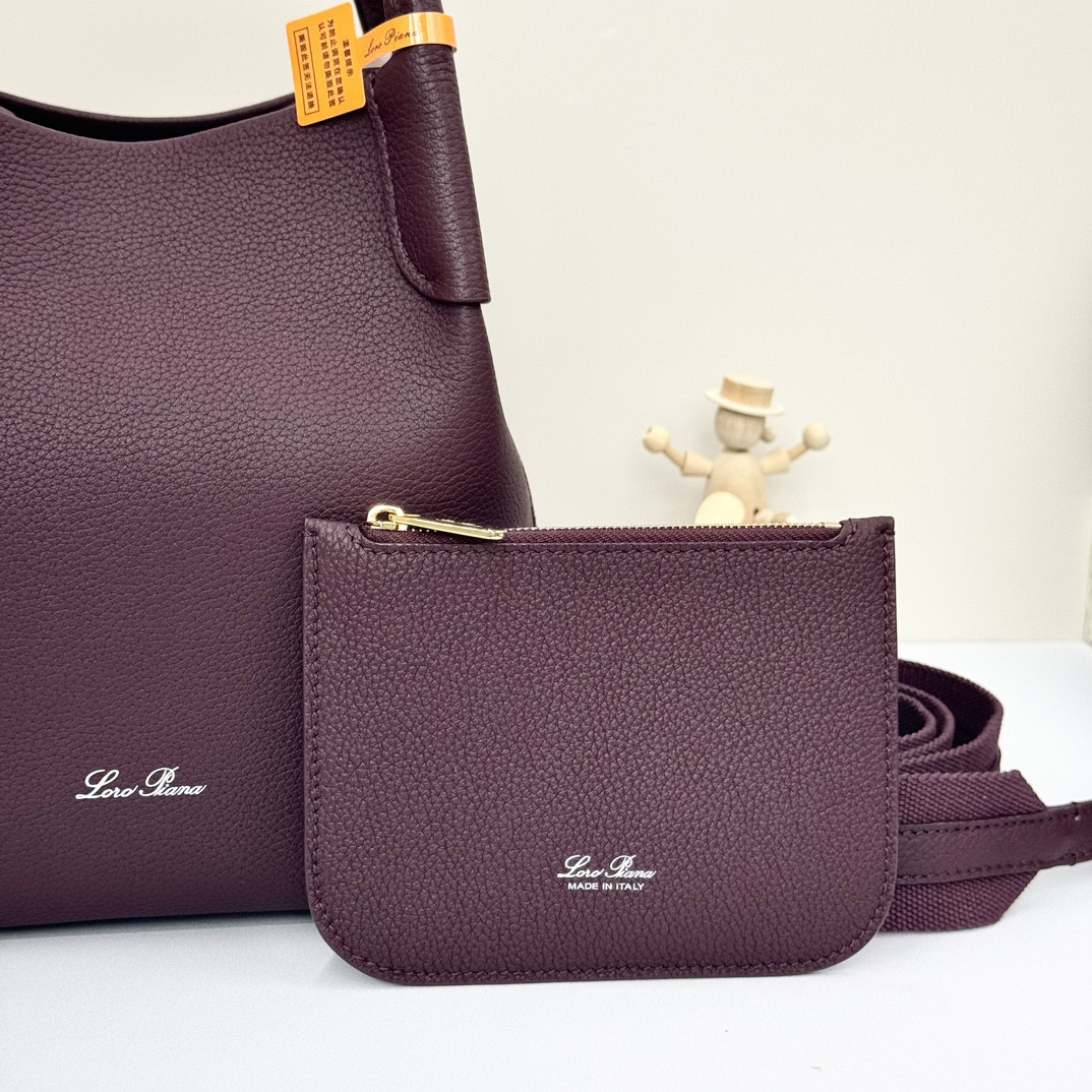 L**o p*ana Small Bale Bag Grained Calfskin 17 x 17 x 21 cm