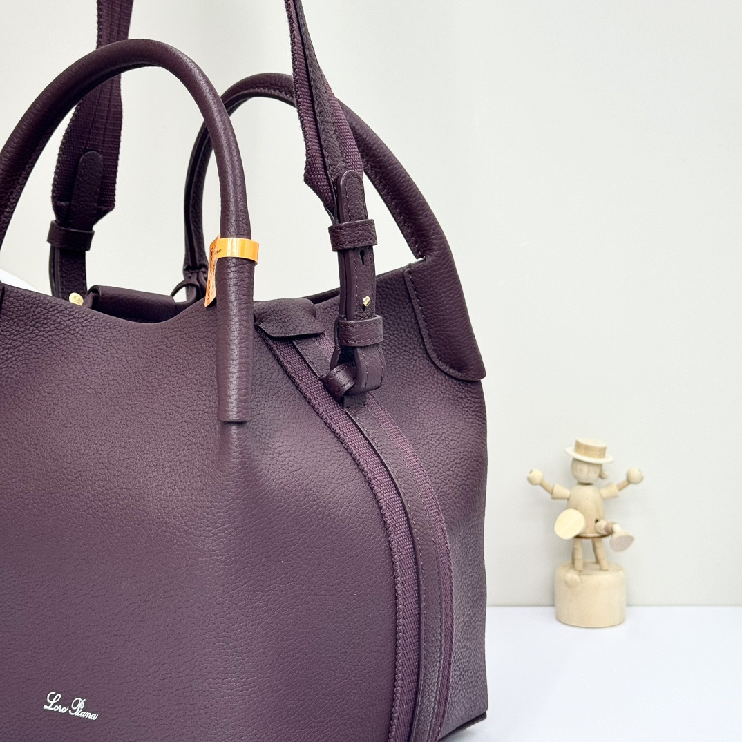 L**o p*ana Small Bale Bag Grained Calfskin 17 x 17 x 21 cm