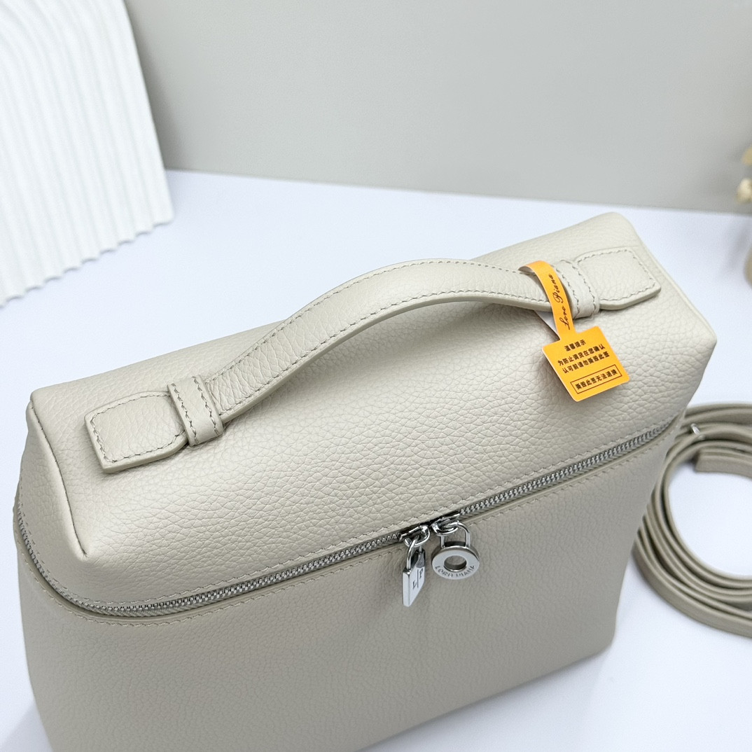 L**o p*ana Extra Pocket backpack L23.5 Grained Calfskin 23 x 21 x 8 cm