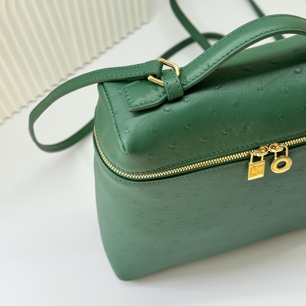 L**o p*ana Extra Pocket backpack L23.5 Ostrich-grained Leather 23 x 21 x 8 cm