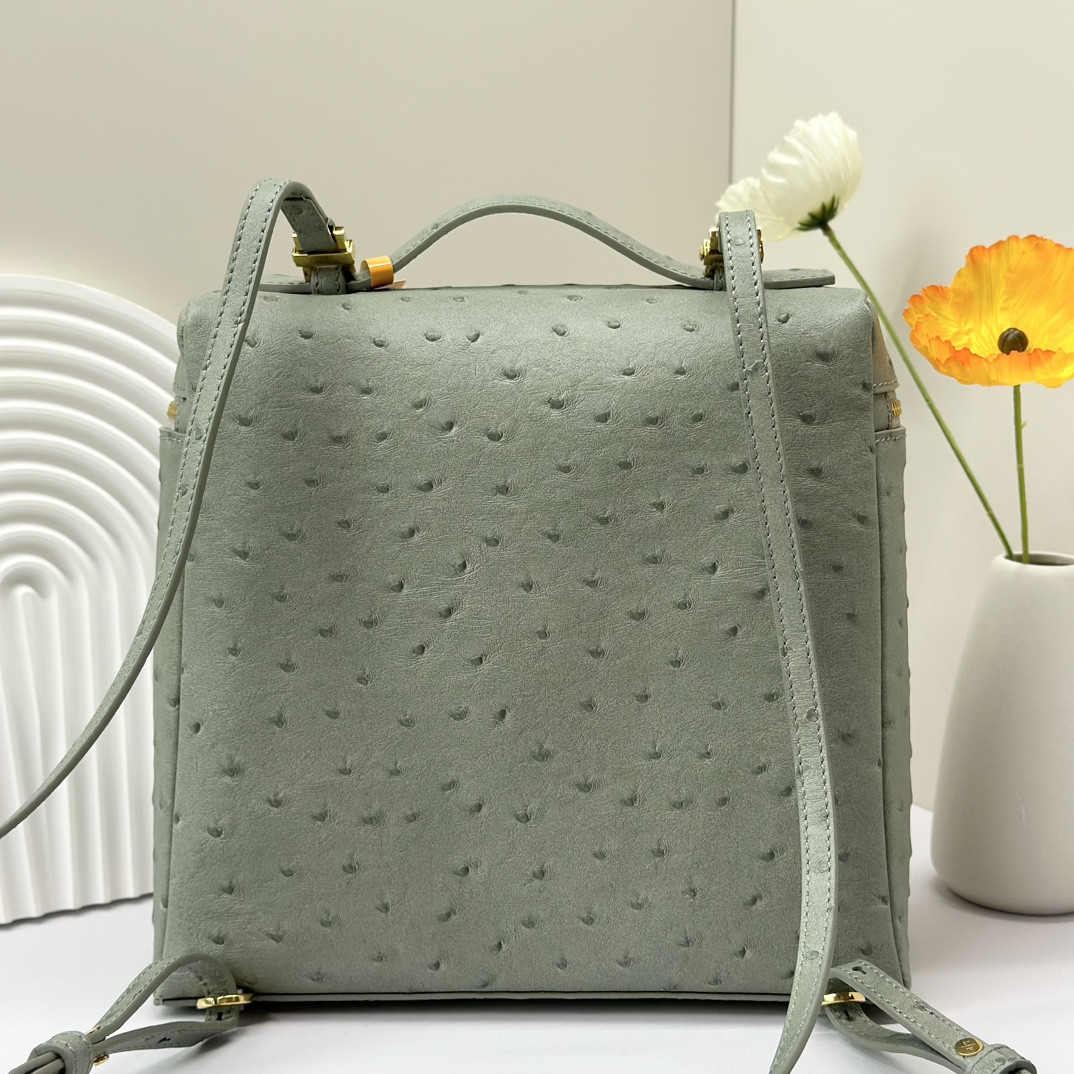 L**o p*ana Extra Pocket backpack L23.5 Ostrich-grained Leather 23 x 21 x 8 cm