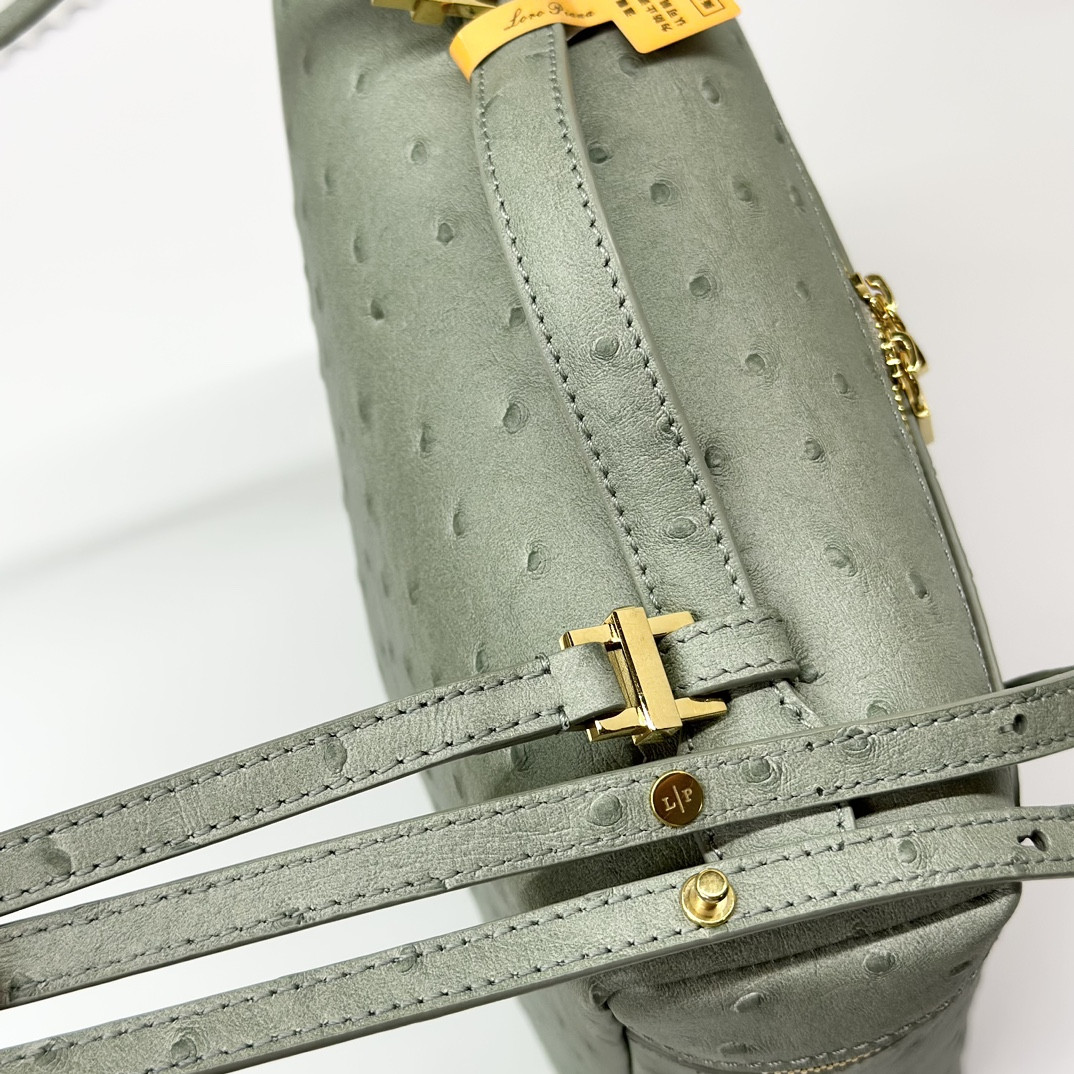 L**o p*ana Extra Pocket backpack L23.5 Ostrich-grained Leather 23 x 21 x 8 cm