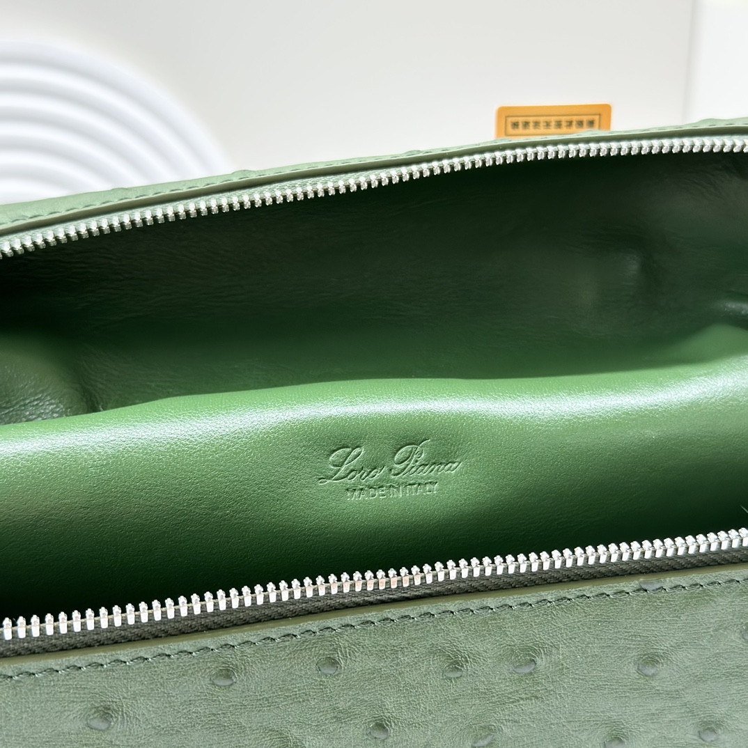 L**o p*ana Extra Pocket backpack L23.5 Ostrich-grained Leather 23 x 21 x 8 cm