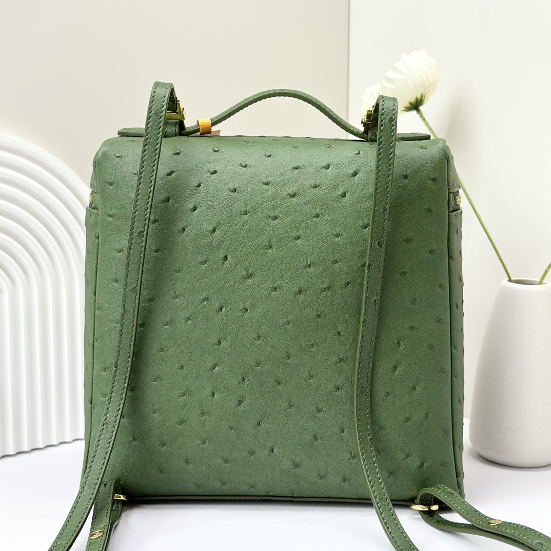 L**o p*ana Extra Pocket backpack L23.5 Ostrich-grained Leather 23 x 21 x 8 cm