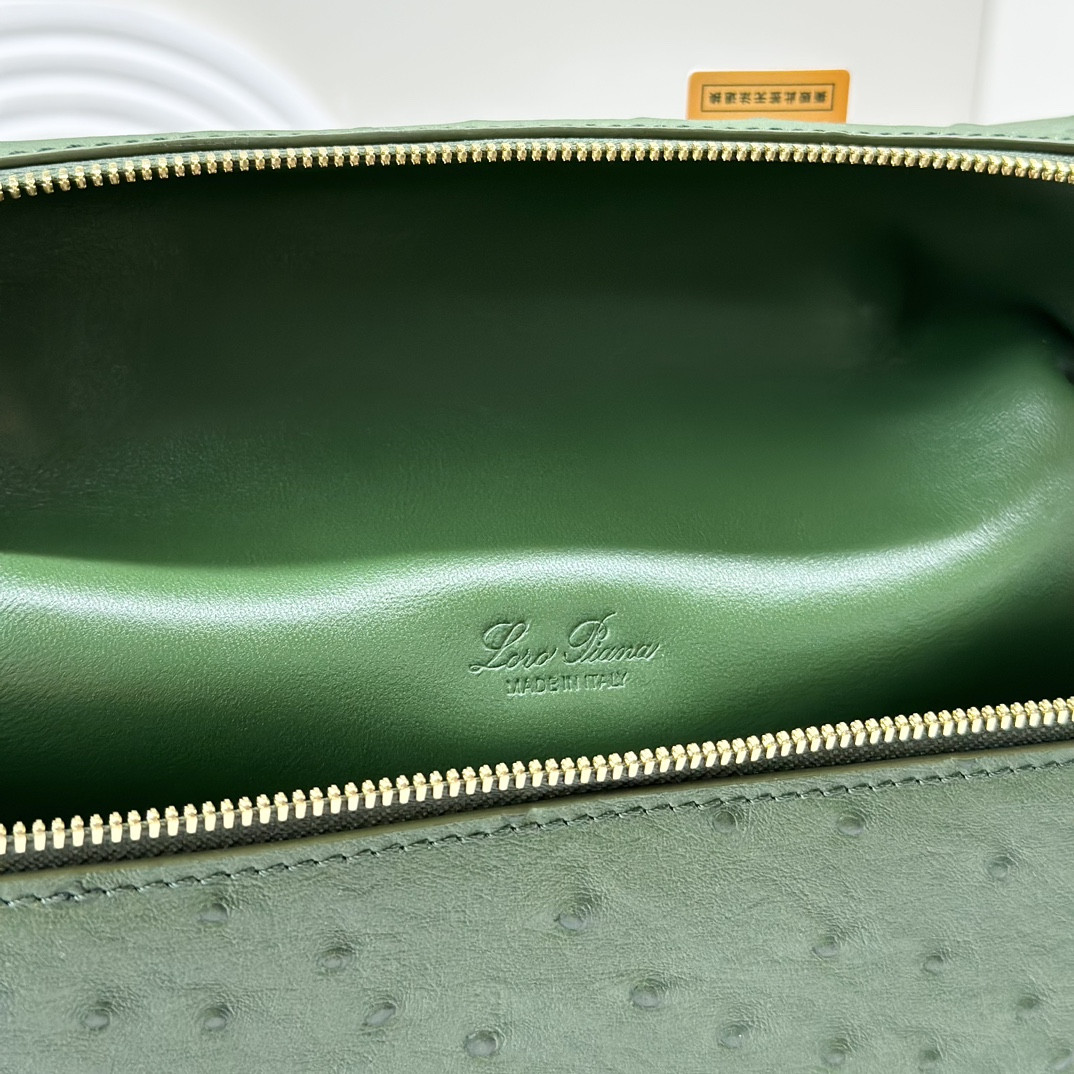 L**o p*ana Extra Pocket backpack L23.5 Ostrich-grained Leather 23 x 21 x 8 cm