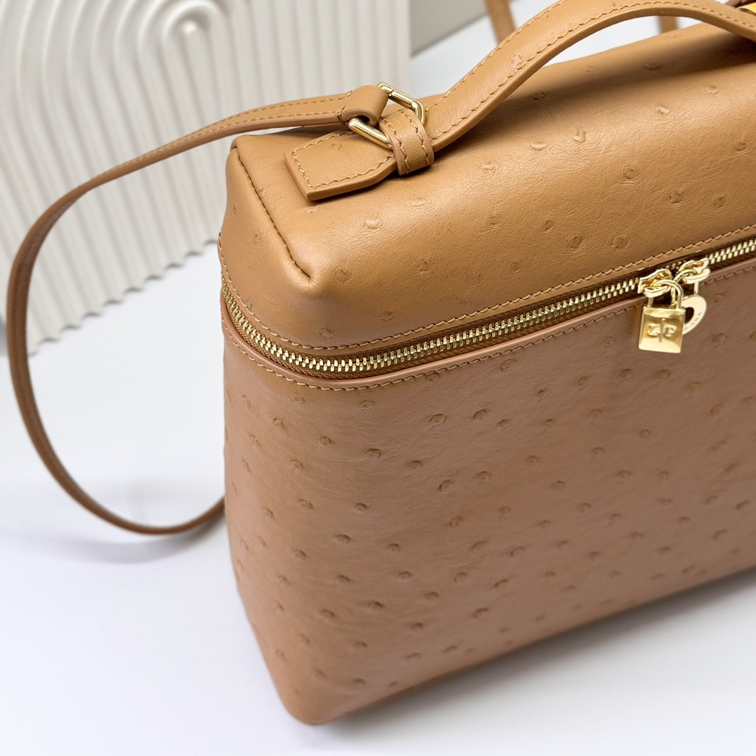 L**o p*ana Extra Pocket backpack L23.5 Ostrich-grained Leather 23 x 21 x 8 cm