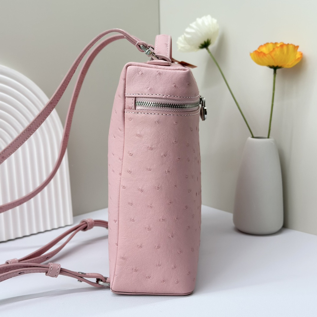 L**o p*ana Extra Pocket backpack L23.5 Ostrich-grained Leather 23 x 21 x 8 cm