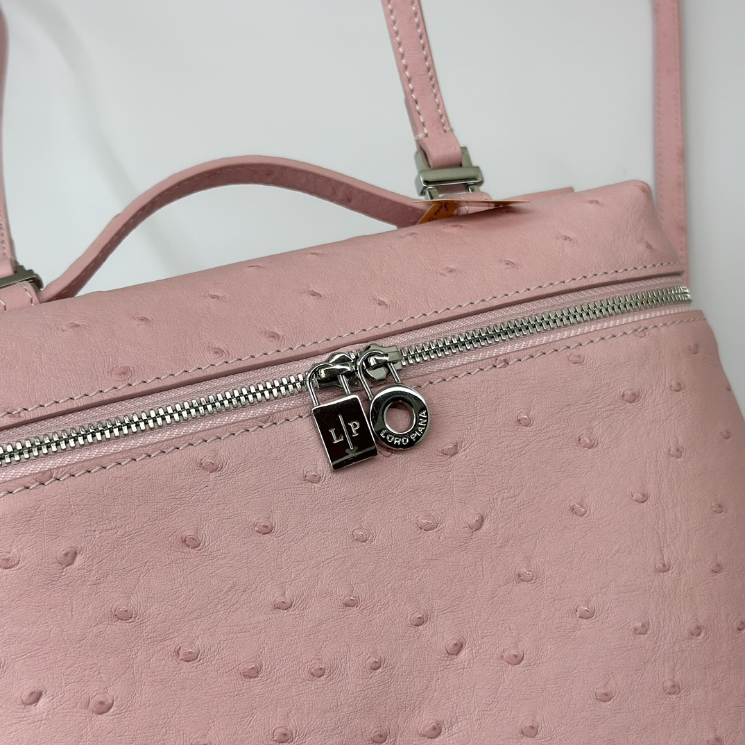 L**o p*ana Extra Pocket backpack L23.5 Ostrich-grained Leather 23 x 21 x 8 cm