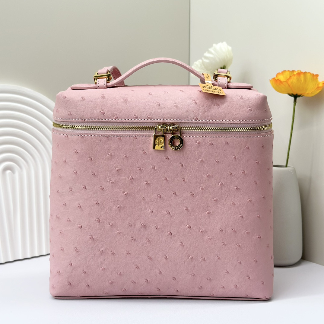 L**o p*ana Extra Pocket backpack L23.5 Ostrich-grained Leather 23 x 21 x 8 cm