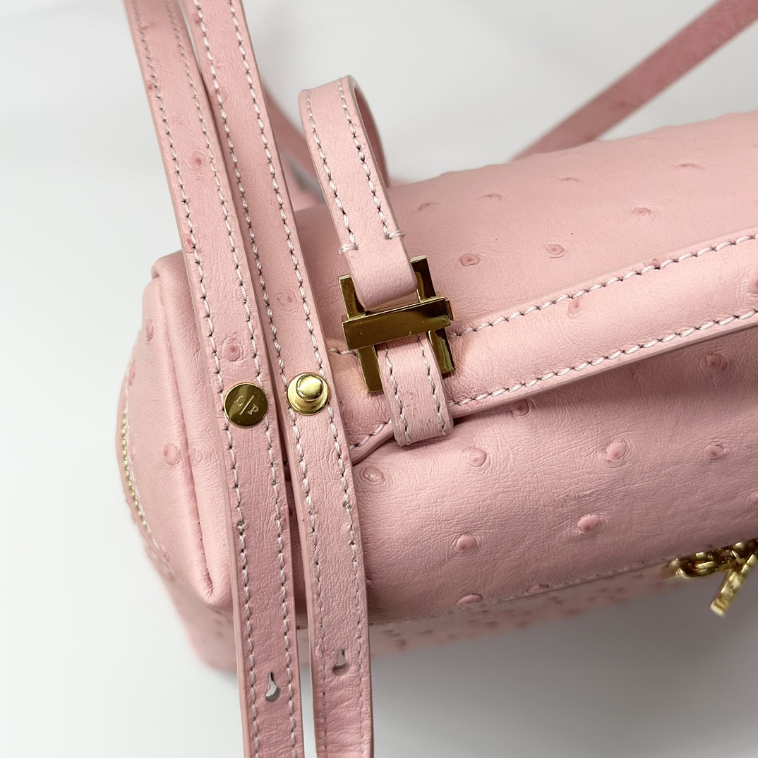 L**o p*ana Extra Pocket backpack L23.5 Ostrich-grained Leather 23 x 21 x 8 cm