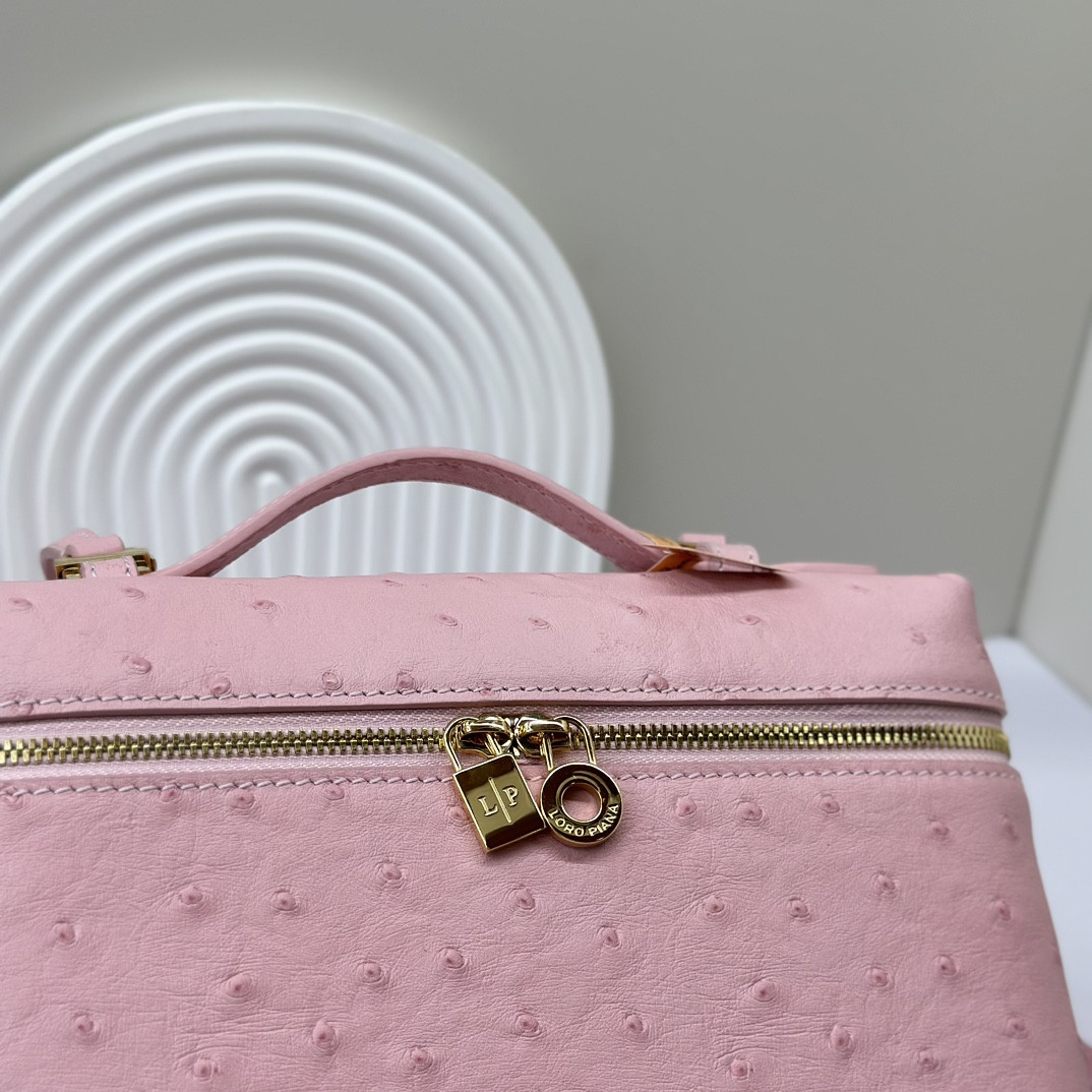 L**o p*ana Extra Pocket backpack L23.5 Ostrich-grained Leather 23 x 21 x 8 cm