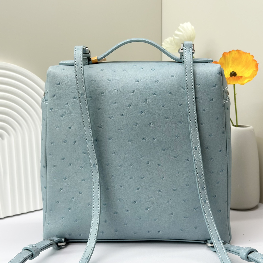 L**o p*ana Extra Pocket backpack L23.5 Ostrich-grained Leather 23 x 21 x 8 cm