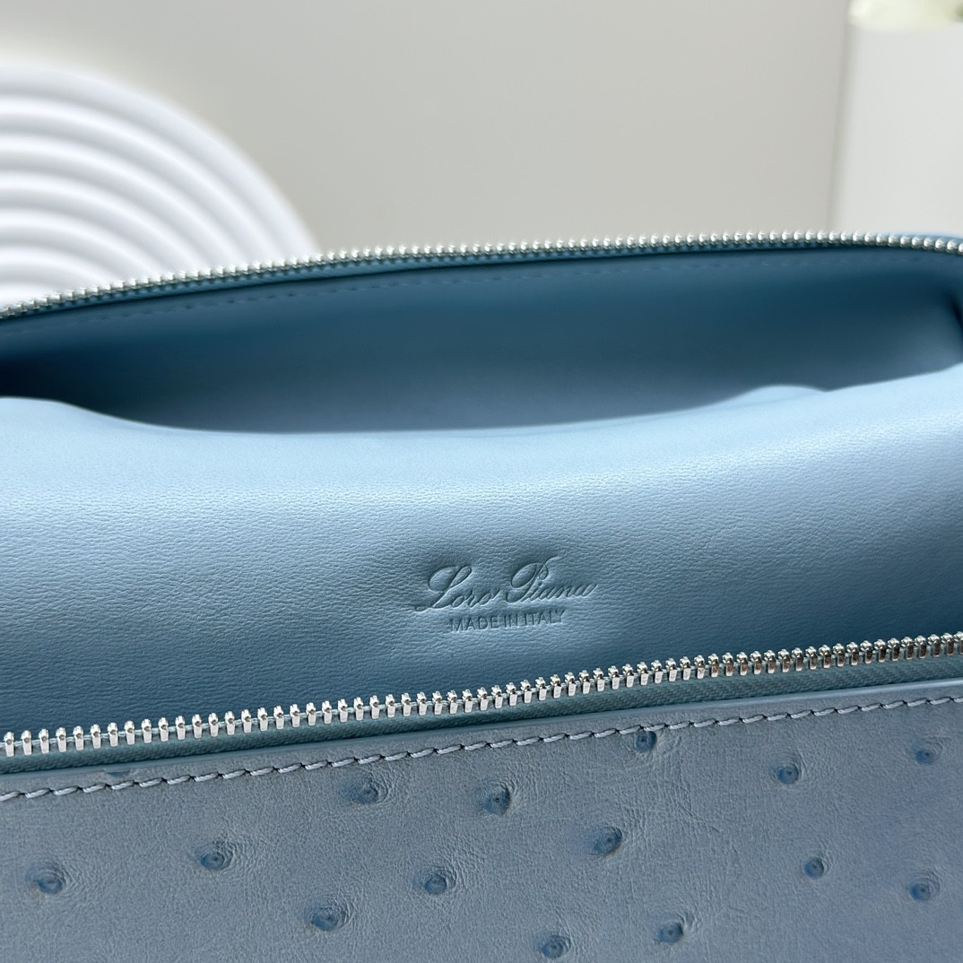 L**o p*ana Extra Pocket backpack L23.5 Ostrich-grained Leather 23 x 21 x 8 cm