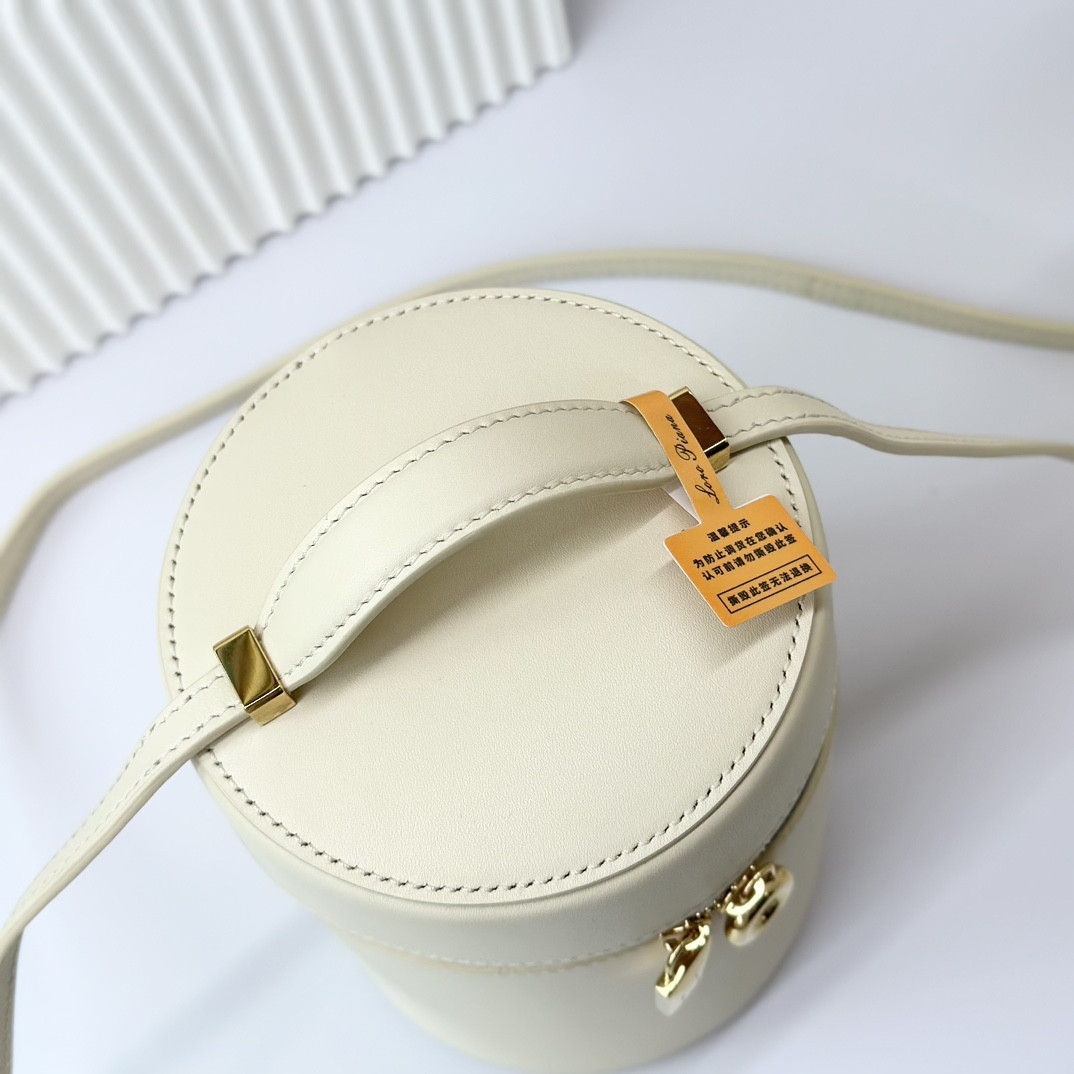 L**o p*ana Extra Case Smooth Calfskin 12 x16 x12cm