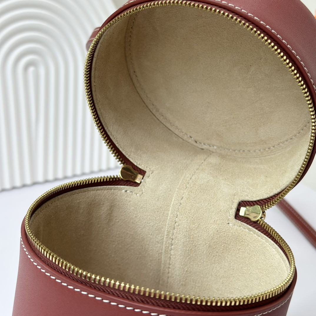 L**o p*ana Extra Case Smooth Calfskin 12 x16 x12cm