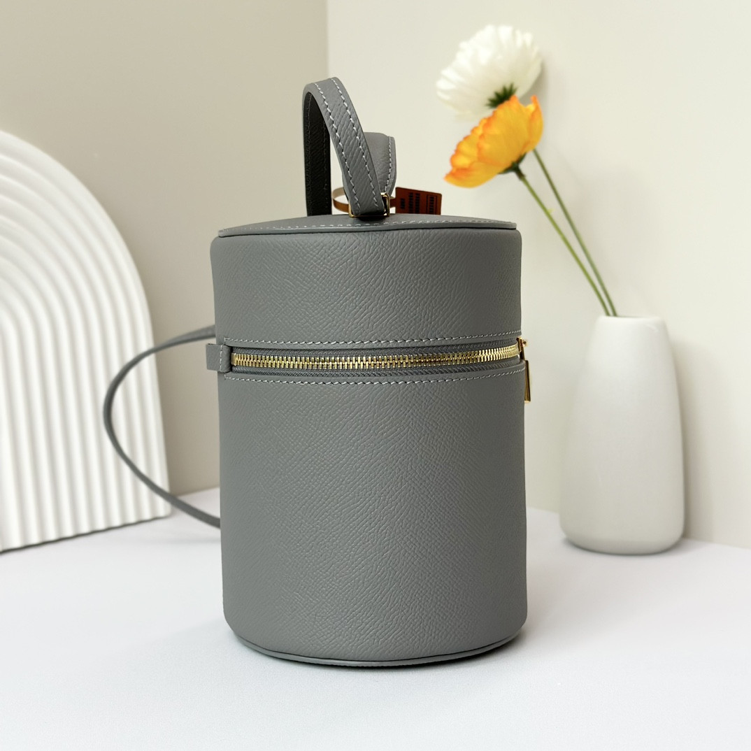 L**o p*ana Extra Case Textured Calfskin 12 x16 x12cm