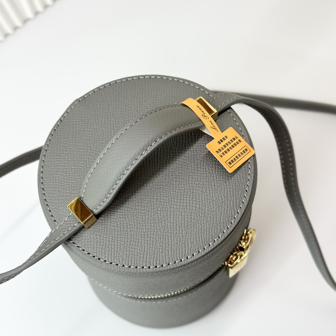 L**o p*ana Extra Case Textured Calfskin 12 x16 x12cm