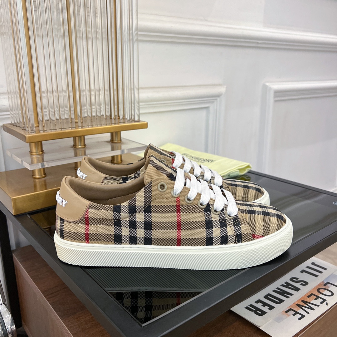 UA B**rry Check  Sneakers