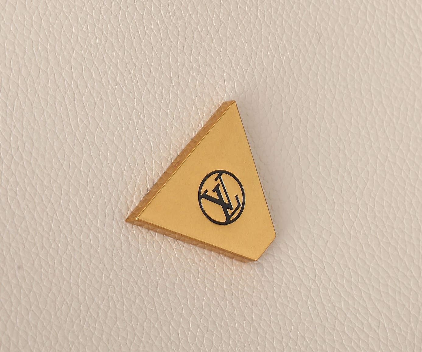 LV Soft Twist M25359 10.6 x 7.5 x 3.5 inches