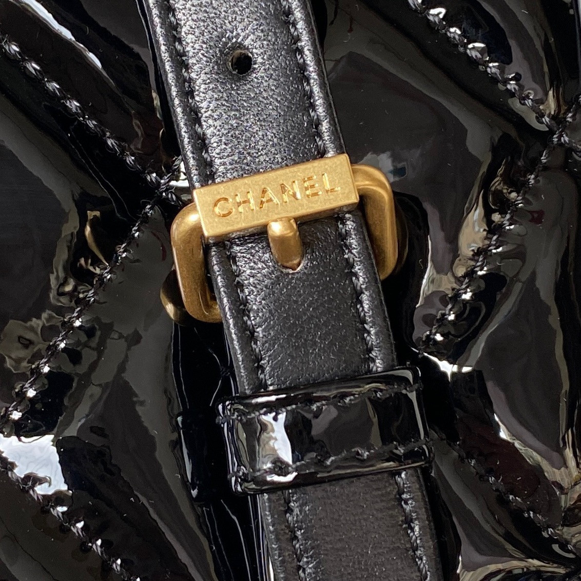 Ch*el 22K 31.5x31x9cm