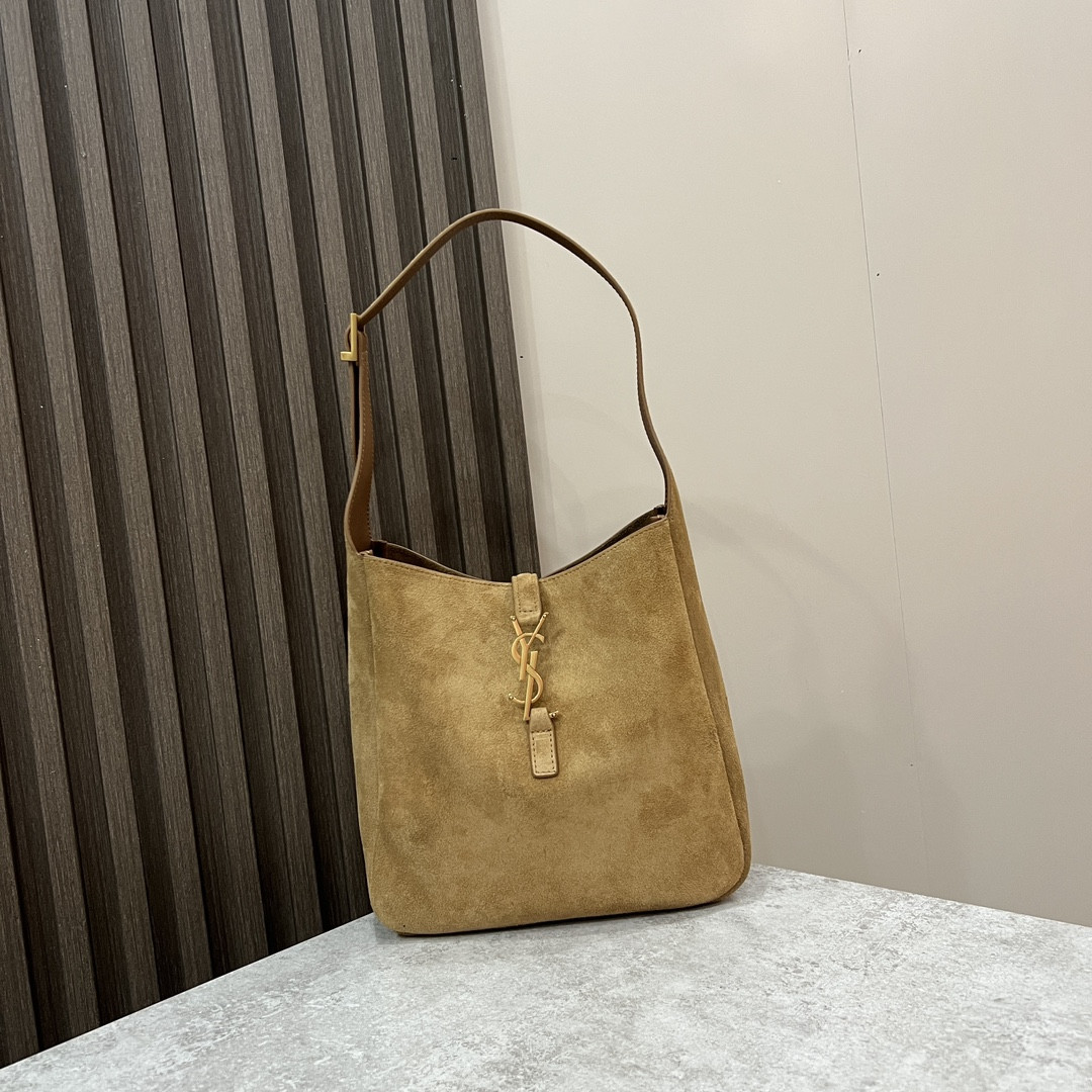 Y*L LE 5 À 7 23x22x8cm