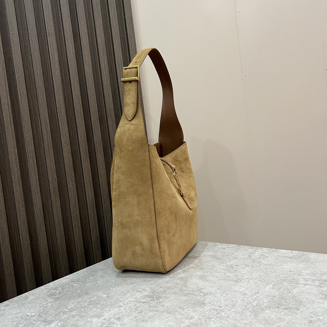 Y*L LE 5 À 7 23x22x8cm