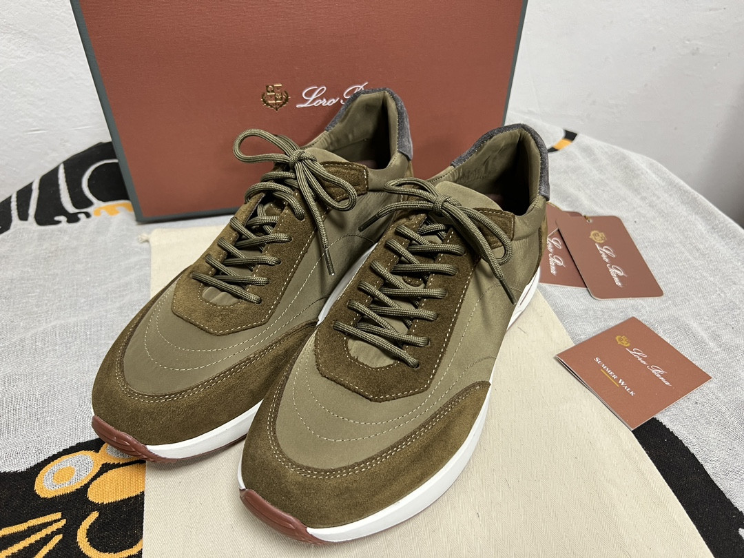 UA L**o p*ana Week End Walk Sneakers