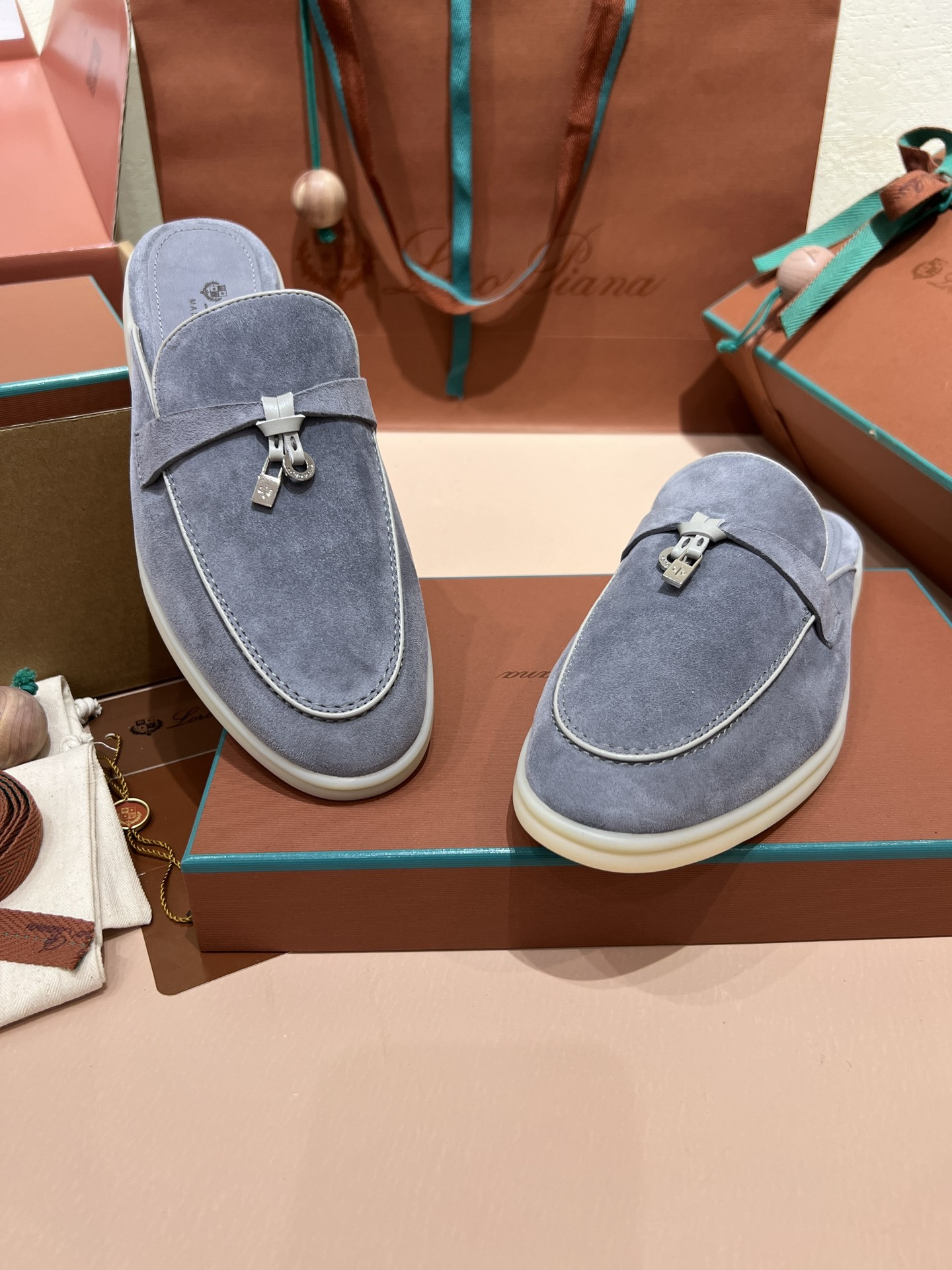 UA L**o p*ana Babouche Charms Walk Loafers