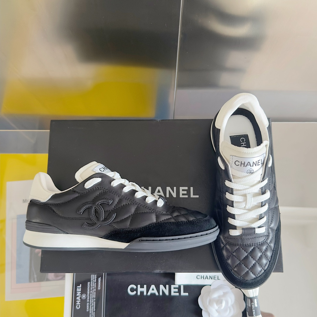 UA Ch*el SNEAKER