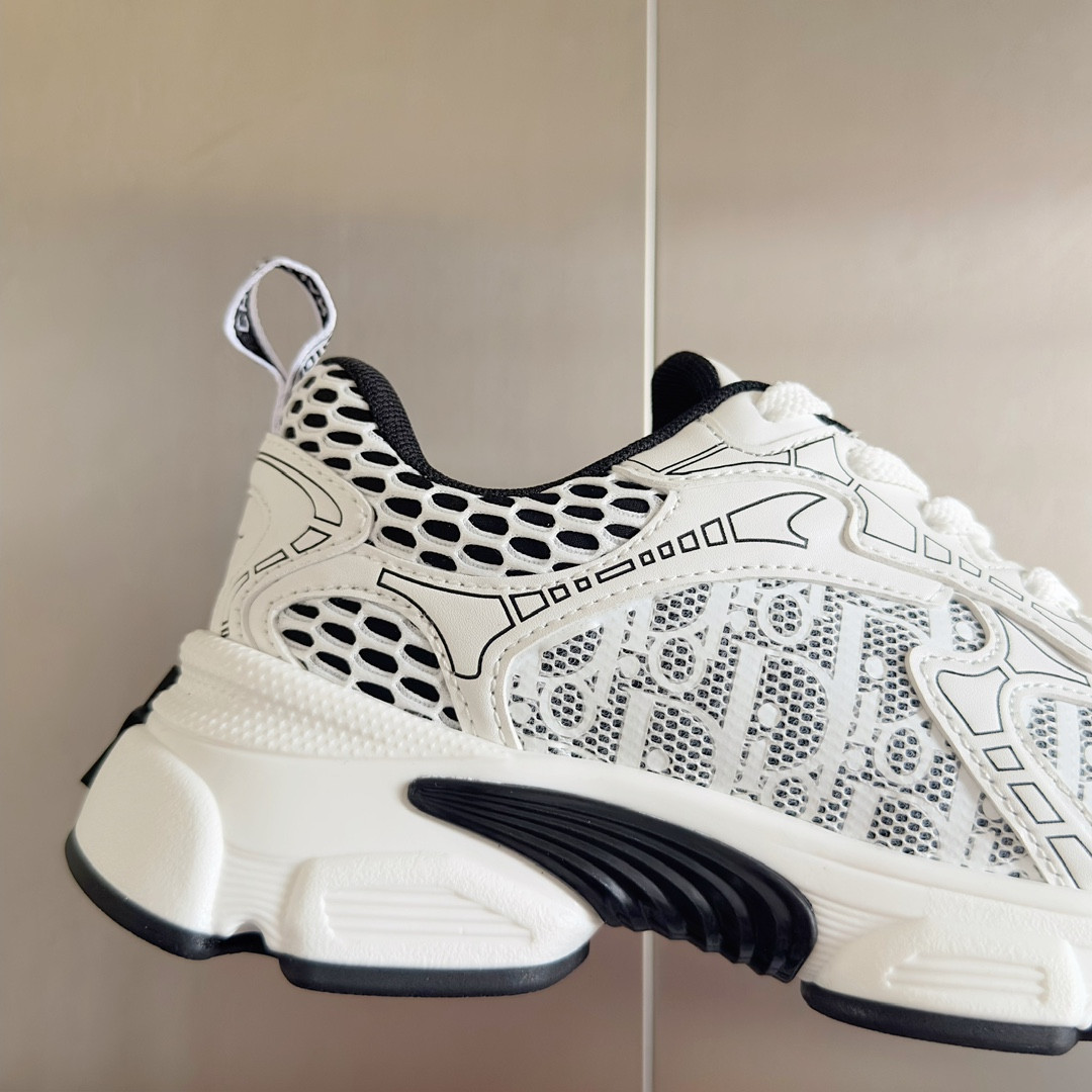 UA D*0r Vibe Sneaker