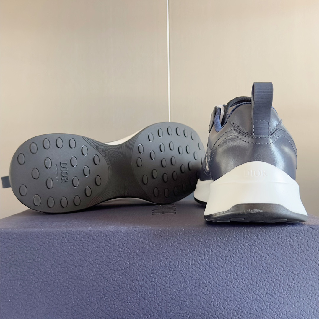 UA D*0r B25 Runner Sneaker